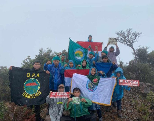 Ekspedisi Mountenering SISPALA VASCODAGAMA SMA Neg
